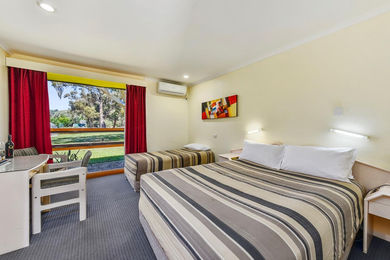 William Macintosh Motor Lodge Naracoorte Exteriör bild
