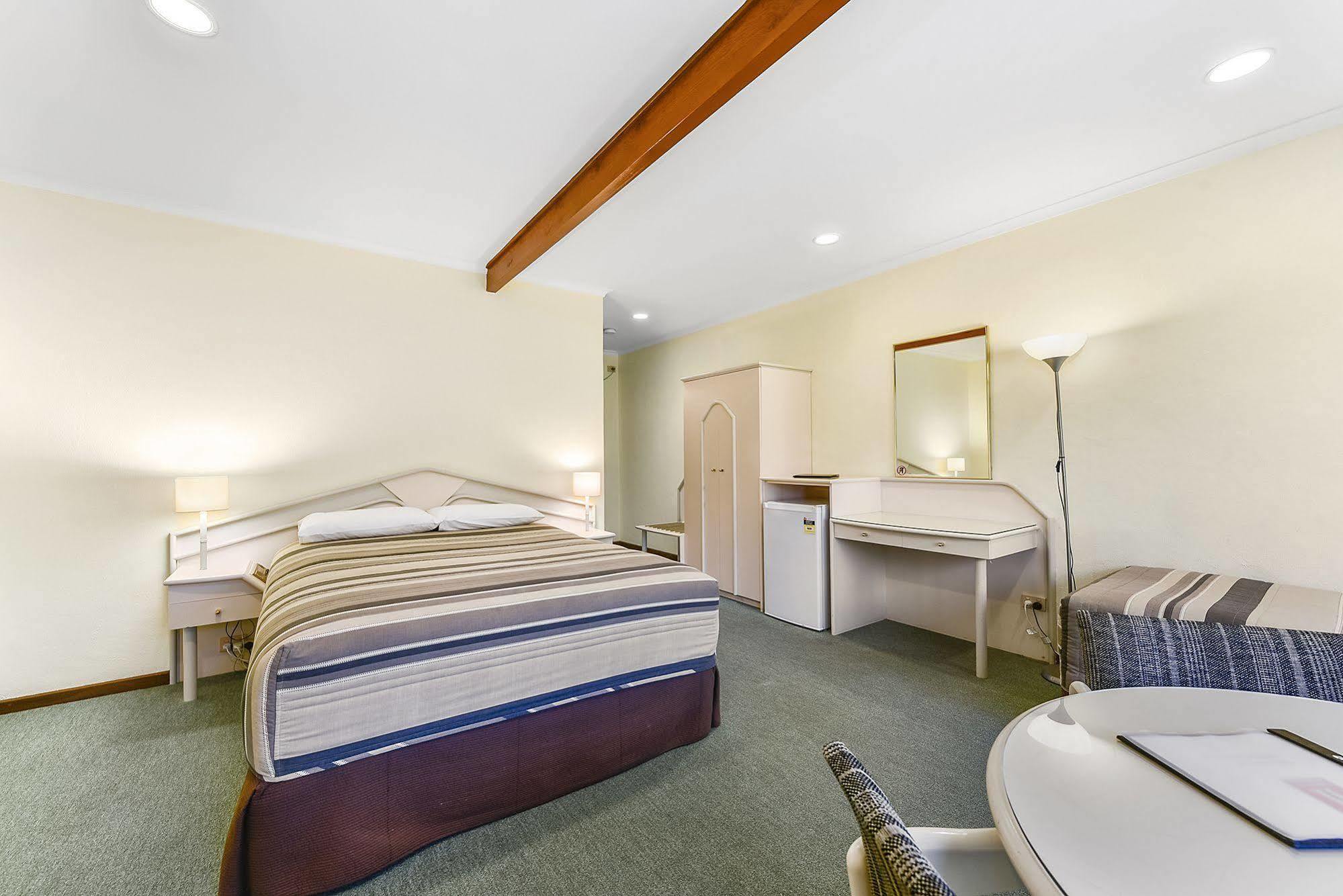 William Macintosh Motor Lodge Naracoorte Exteriör bild